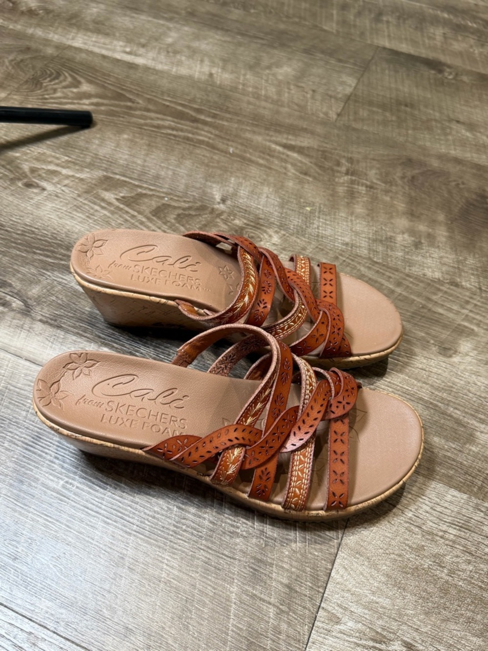 Skechers Beverlee Women’s Tiger Posse Slip On Brown Strappy Wedge Sandals Size 8 - Picture 2 of 6